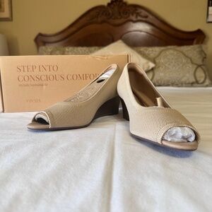 Vivaia Tamia Peep Toe Wedge in Almond Size EU 38.5